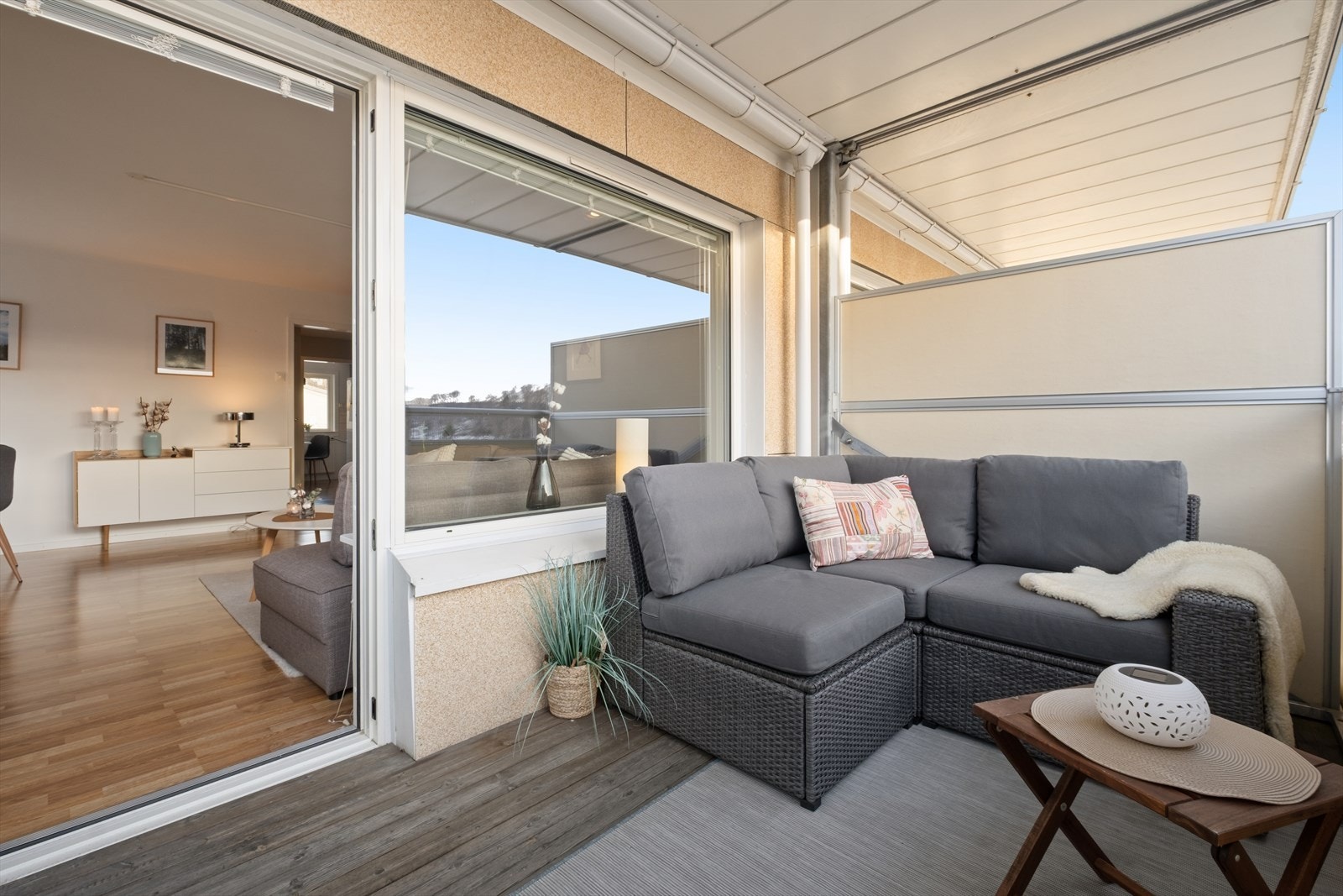 Balkongen er på ca. 7 m² Galleribilde