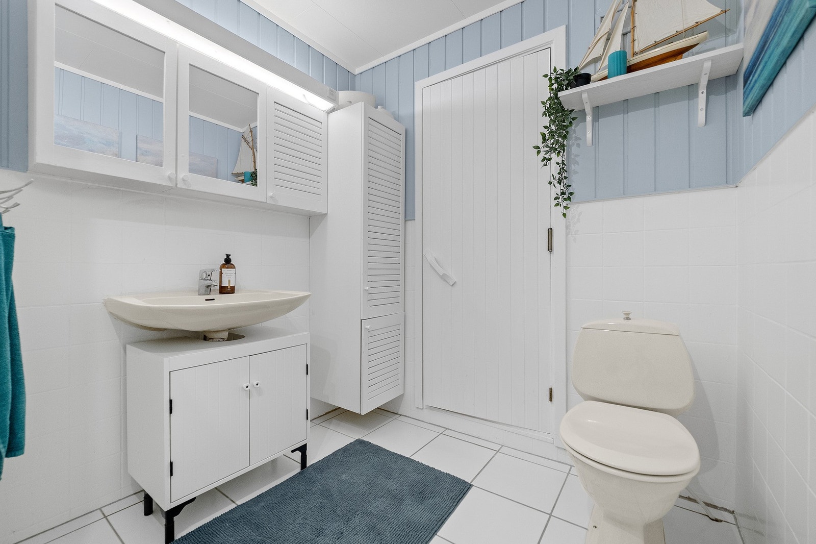 Praktisk oppbevaring og enkel vask. Galleribilde