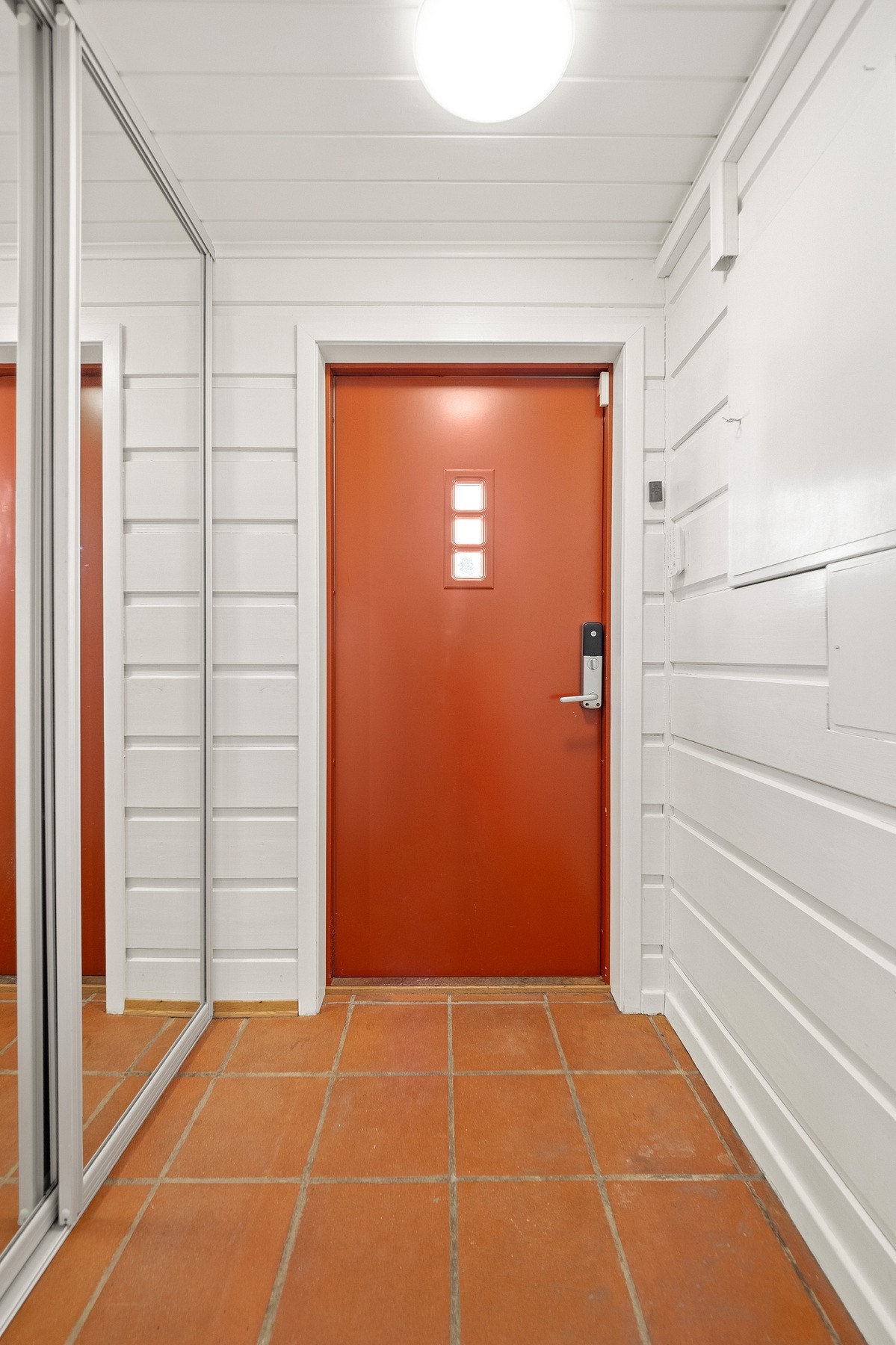 Inngangsparti med kodelås, praktisk for storfamilien. Galleribilde