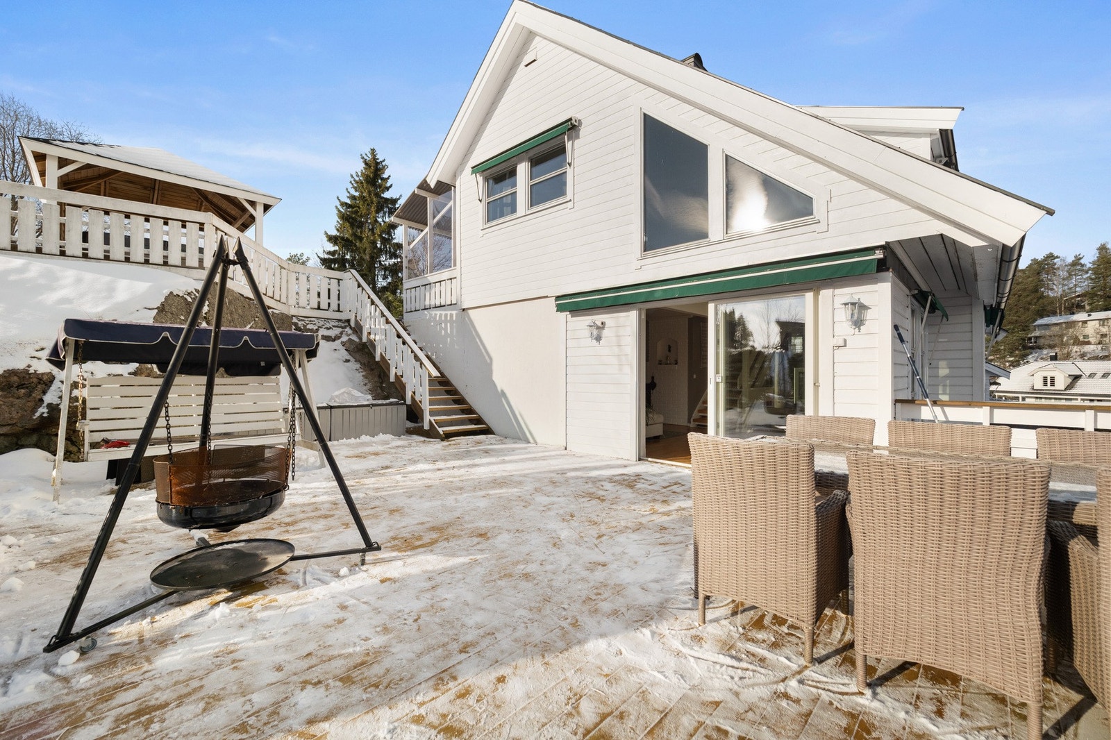 Huset har mange soner for utekos. Galleribilde