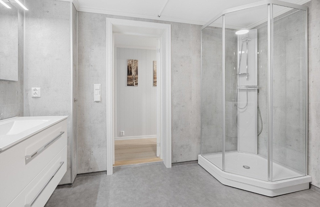 Stort baderom, vaskemaskin medfølger ikke Galleribilde