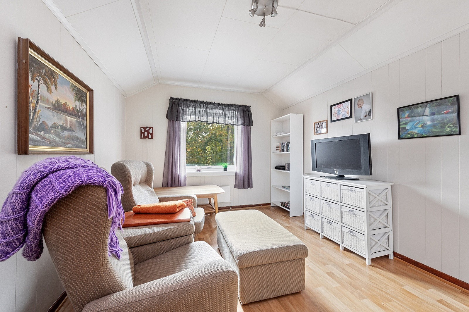 Det ene soverommet i benyttes i dag som stue. Galleribilde