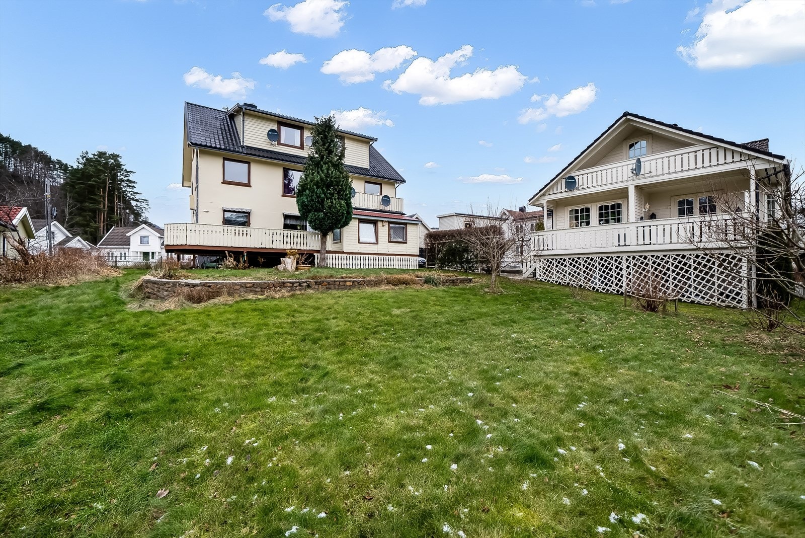 Denne del av hagen tilhører boenheten i første etasje. Galleribilde