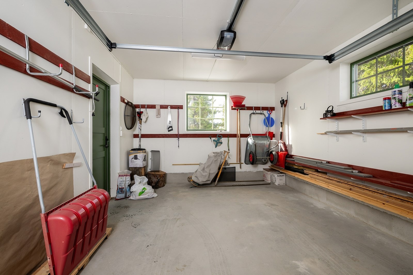 Innvendig bilde fra garasjen. Galleribilde