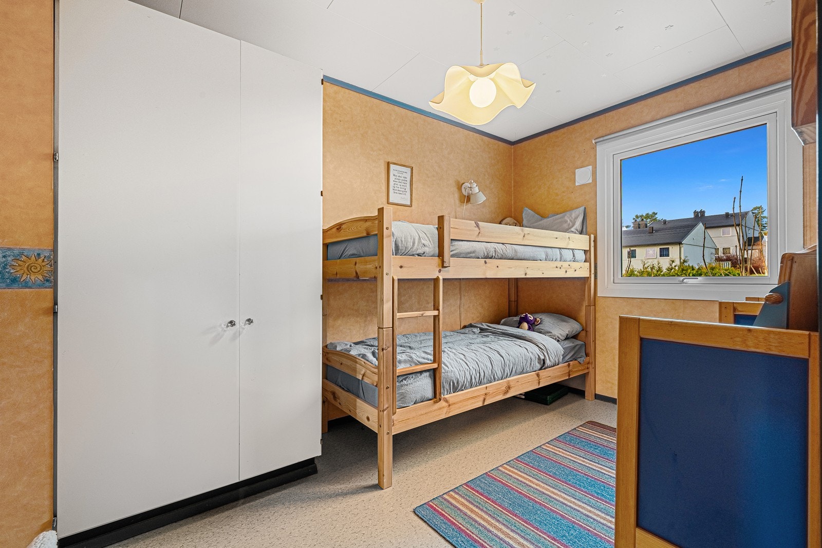 Det er klesskap på alle soverommene Galleribilde