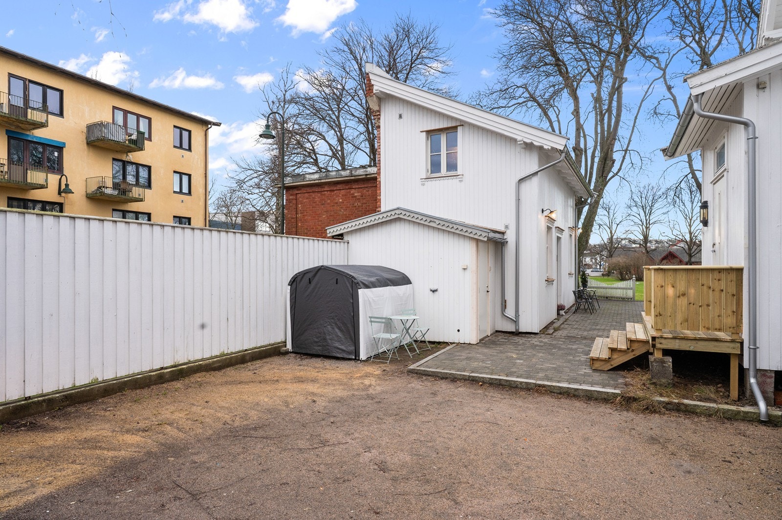 Gruset gårdsplass Galleribilde