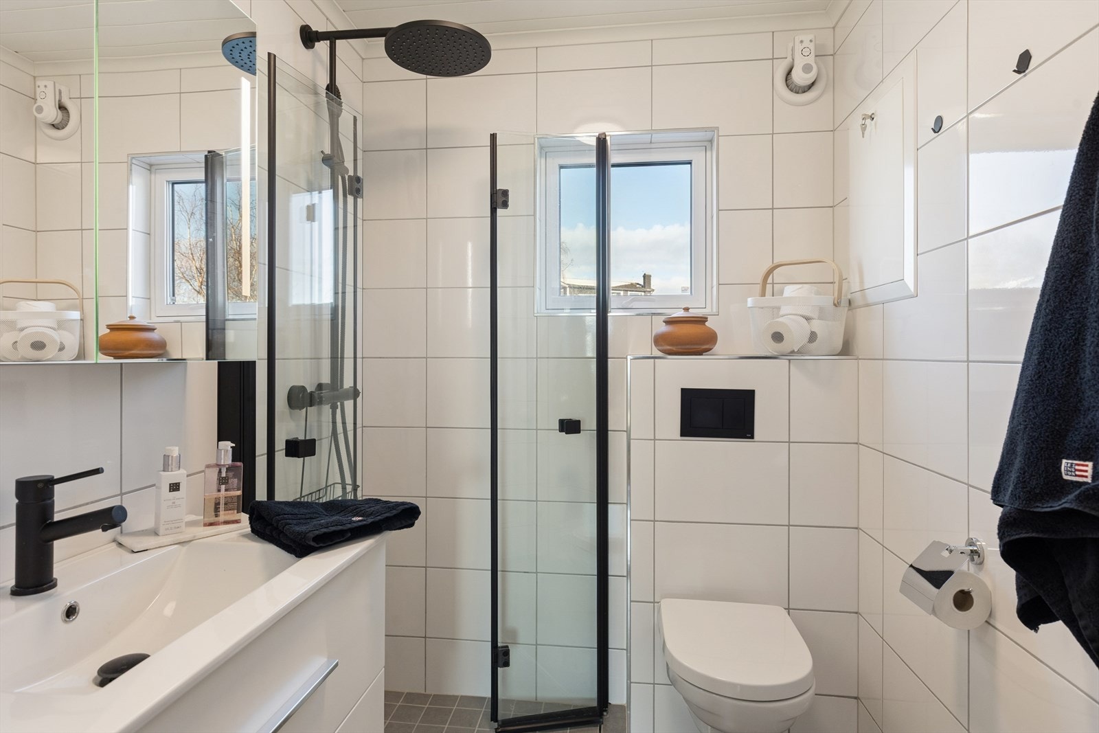 Lekkert bad fra 2024, pusset opp i regi av borettslaget. Galleribilde