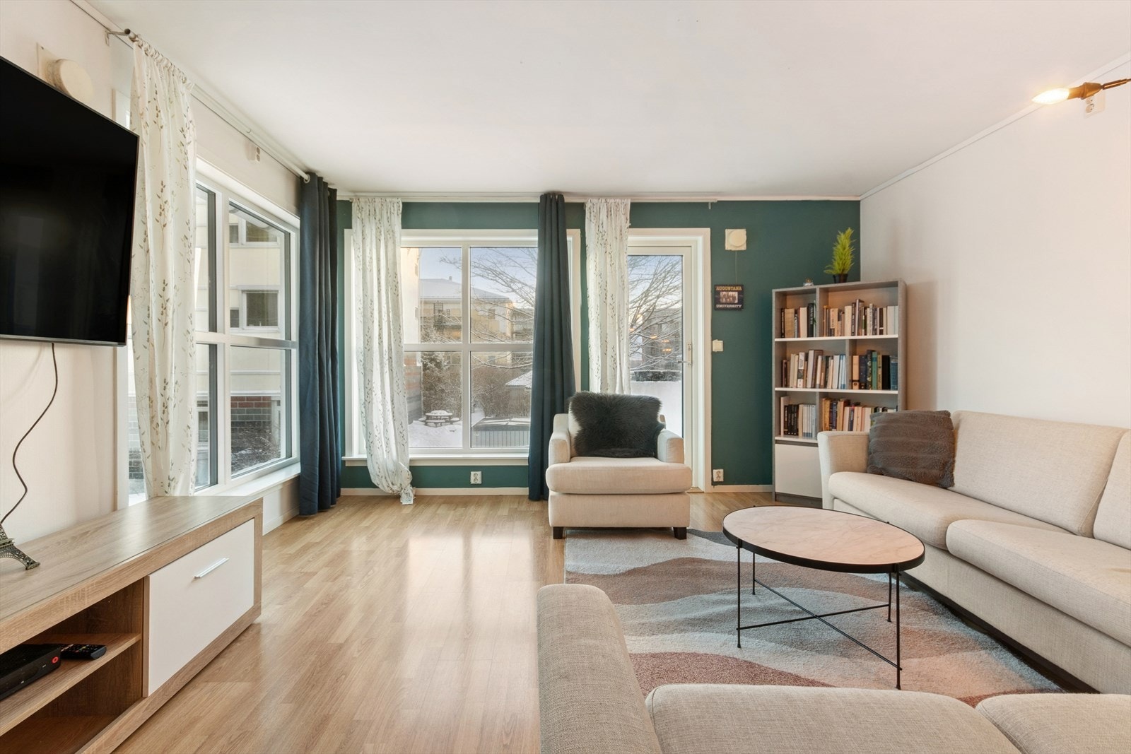 John Helge Edvardsen v/DNB Eiendom presenterer Yttersvingen 6! Galleribilde