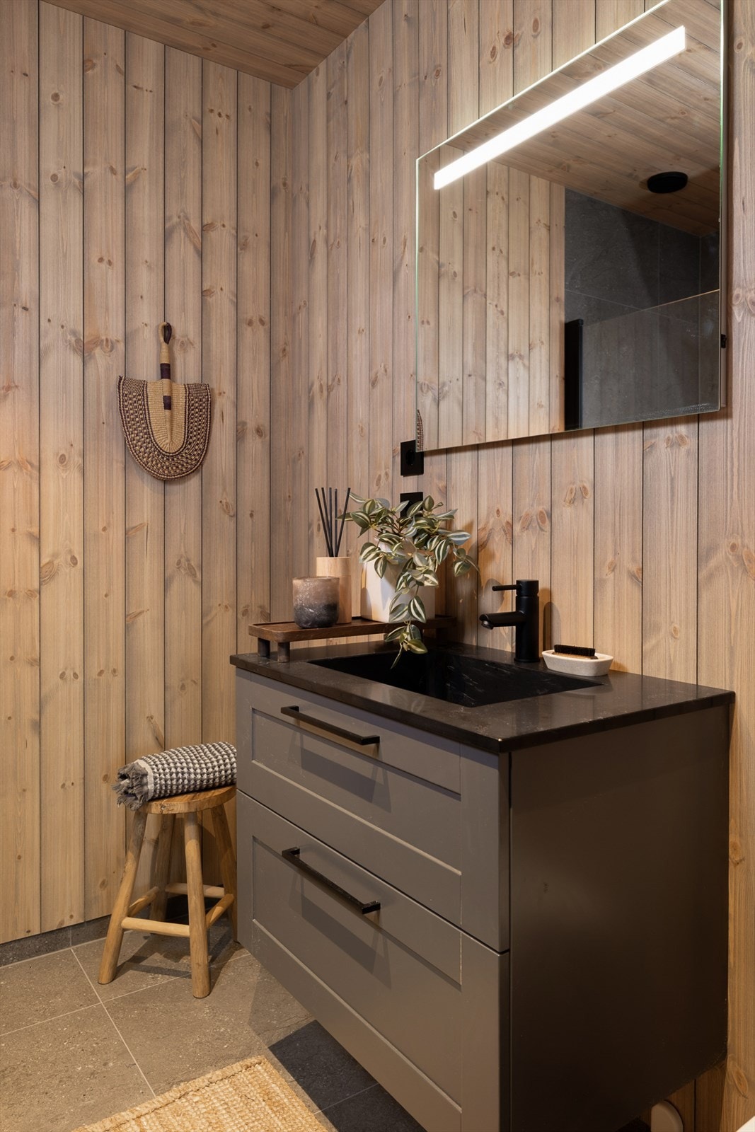 Det er opplegg for vaskemaskin på baderommet. Galleribilde