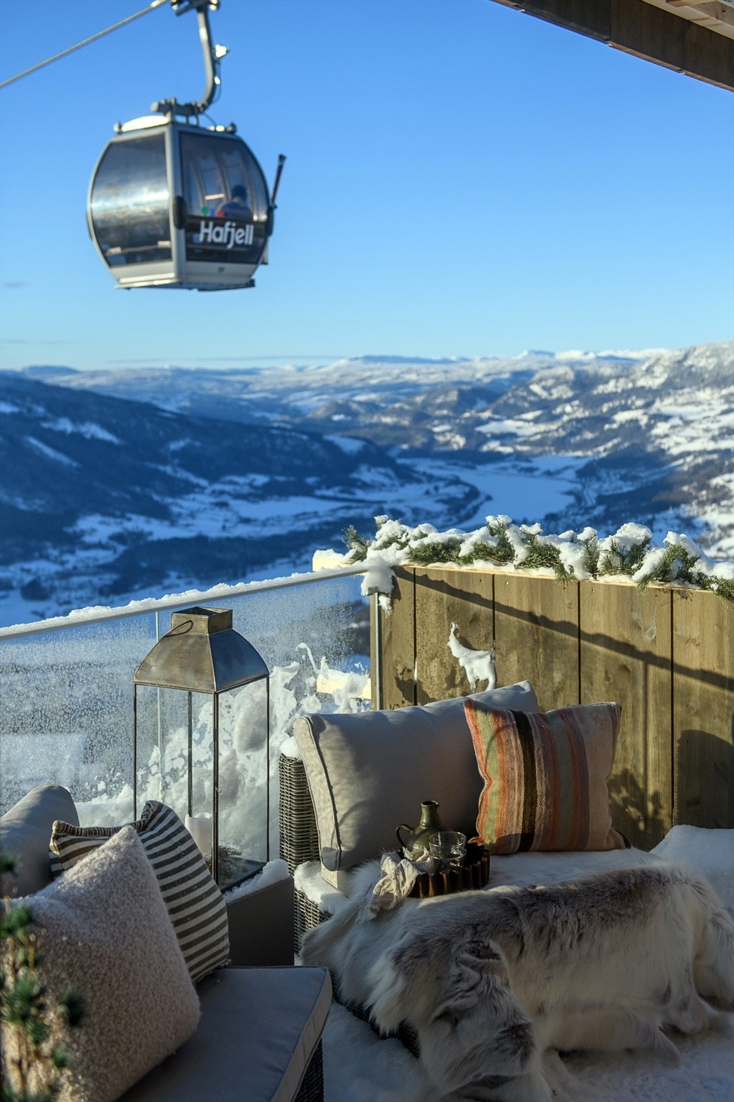 På begge sider av hyttefeltet ligger to av Hafjells hovedløyper: Kjusbakken og Svegårdsløypa - enklere adkomst får man ikke! Galleribilde