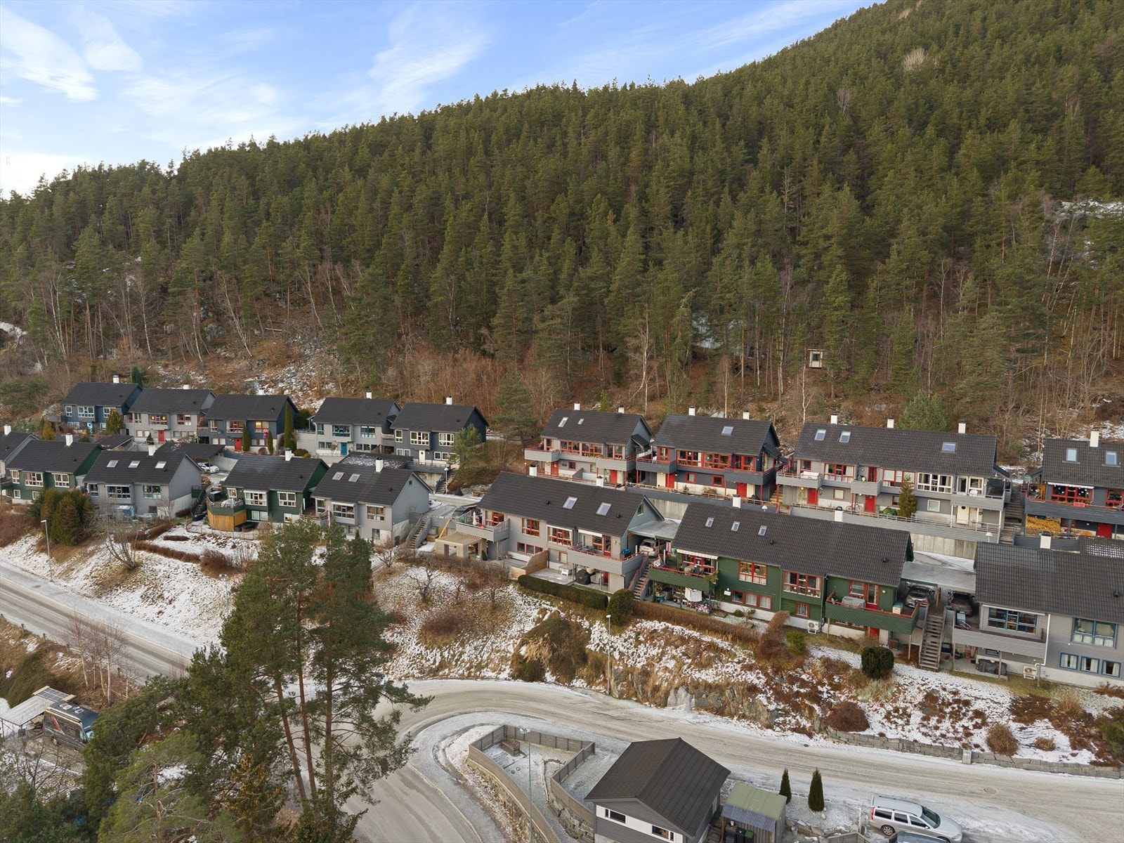 Servicetilbod finn du anten på Kaupanger ein kort biltur vekke, Sogndalsfjøra er og ein kort biltur vekke. Galleribilde
