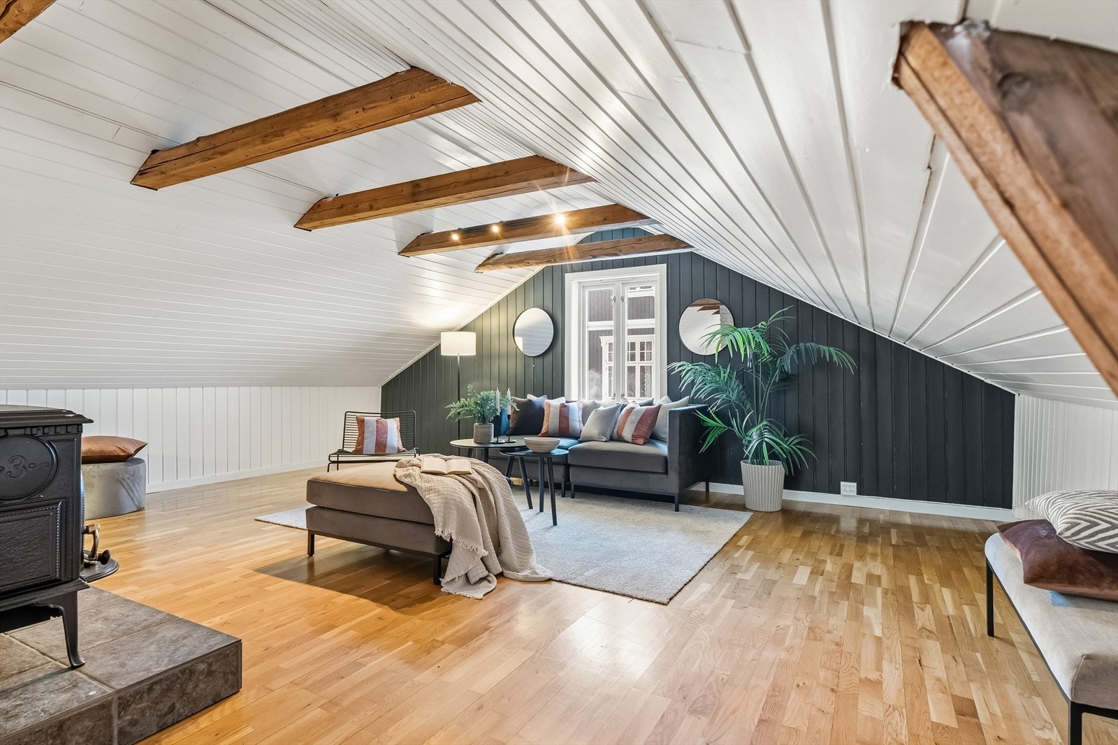 Loftsstue med god plass til sofagruppe m.m. Galleribilde