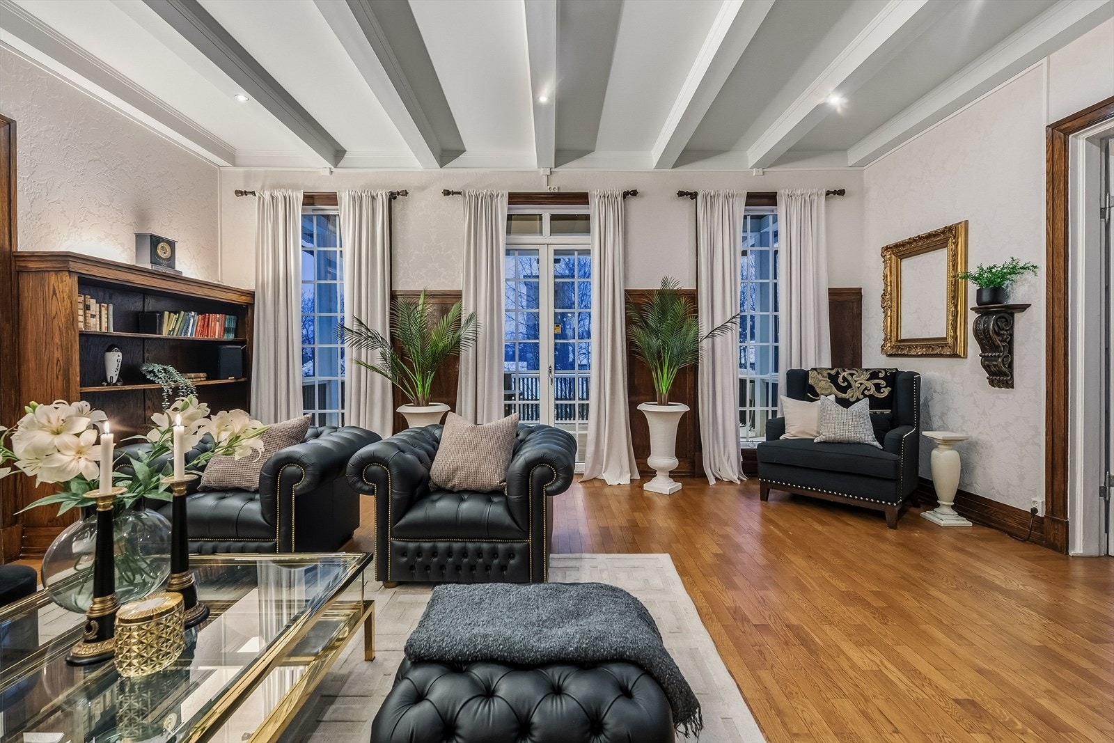 Vinduer hovedsakelig fra 2005 og nyere. Utvendig vedlikeholdt i perioden 2020-2025 og innvendig behandlet 2023-2026. Galleribilde