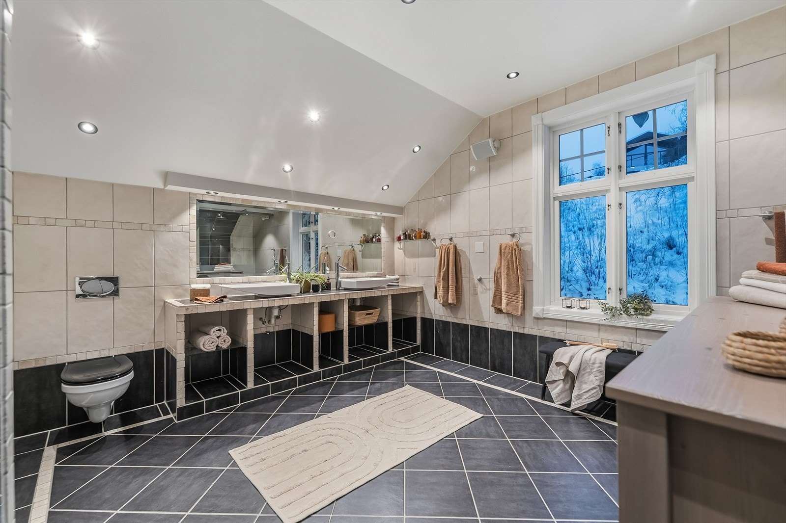 To servanter gir plass for både liten og stor. Galleribilde