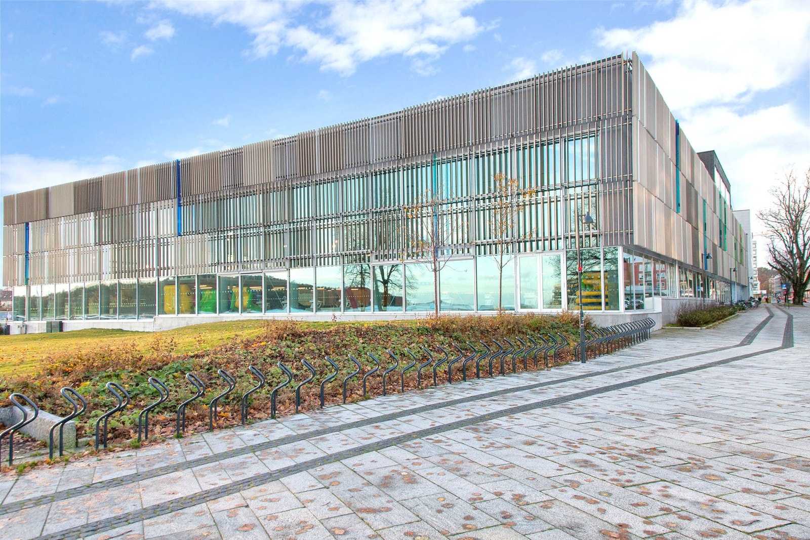 Byens svømmehall Aquarama ligger i gåavstand fra Tangen Ytterst Galleribilde