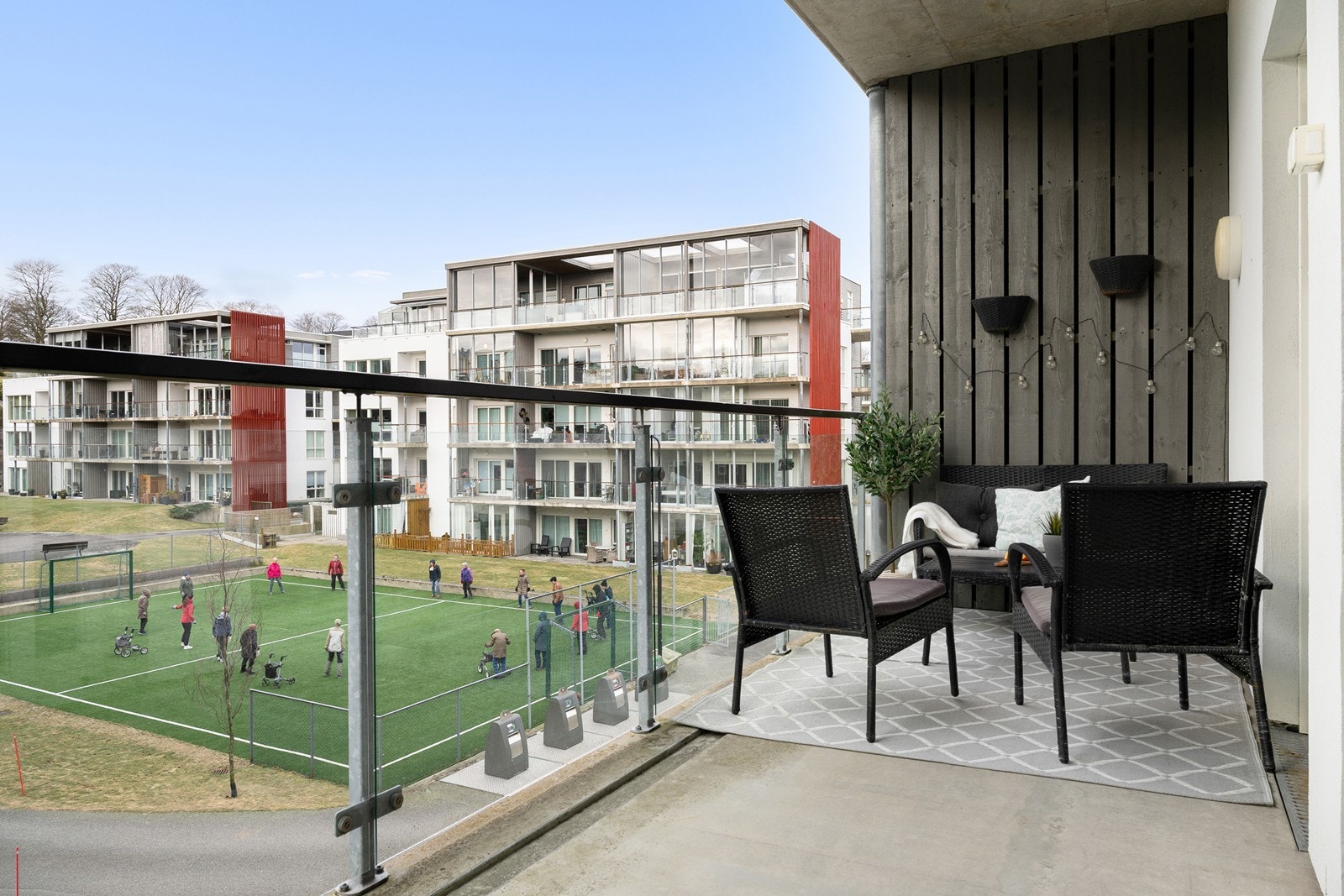 På sommerstid er det sol helt frem mot kl. 22-23, noe som gir lange, lyse kvelder. Galleribilde