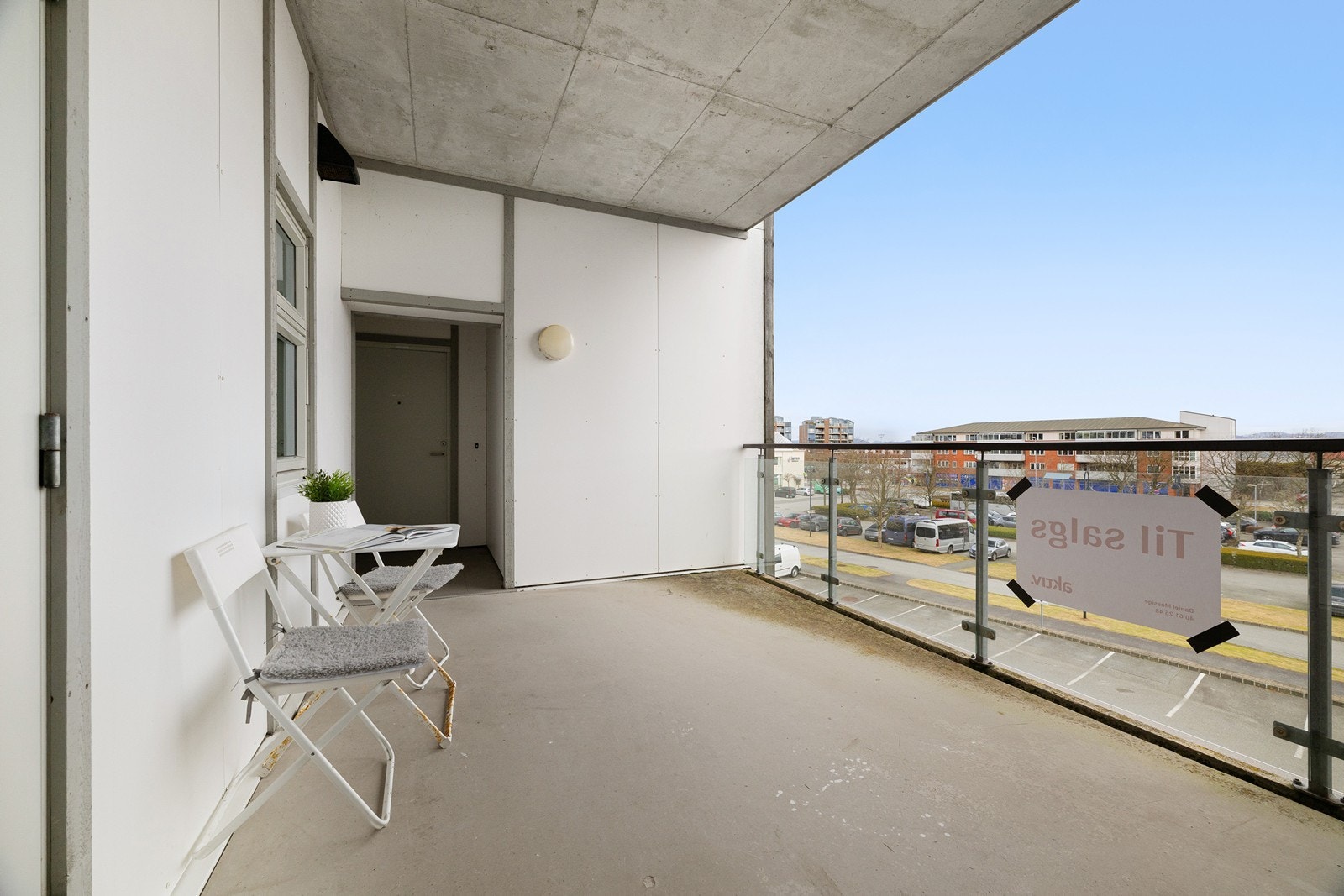 Morgensolen kommer tidlig på svalgangen og inn på det lille soverommet, og varer frem til ca. kl. 15 Galleribilde