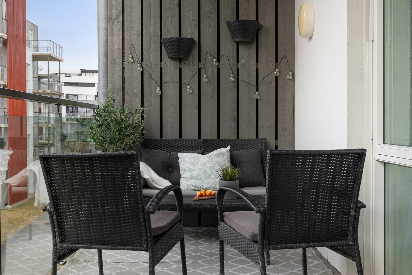 Koselig balkong med gode solforhold Galleribilde