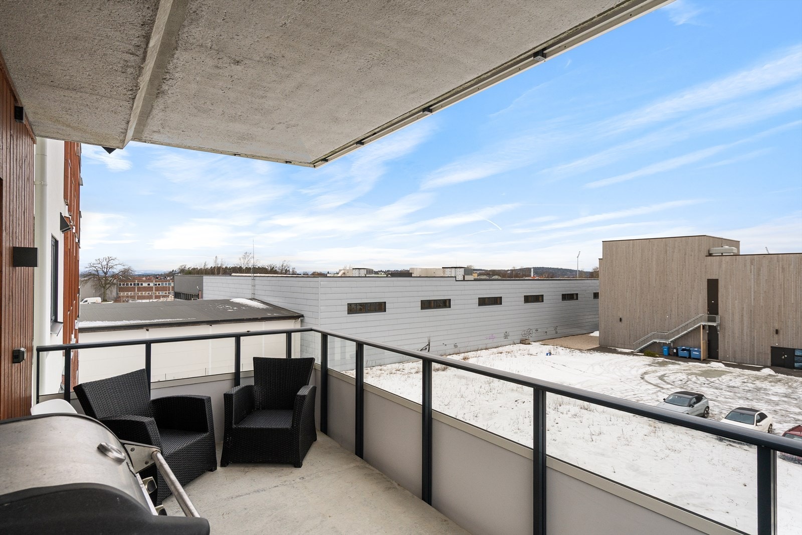 Her er det god plass til å innrede med hyggelig sittegruppe, grill og annet ønsket inventar Galleribilde