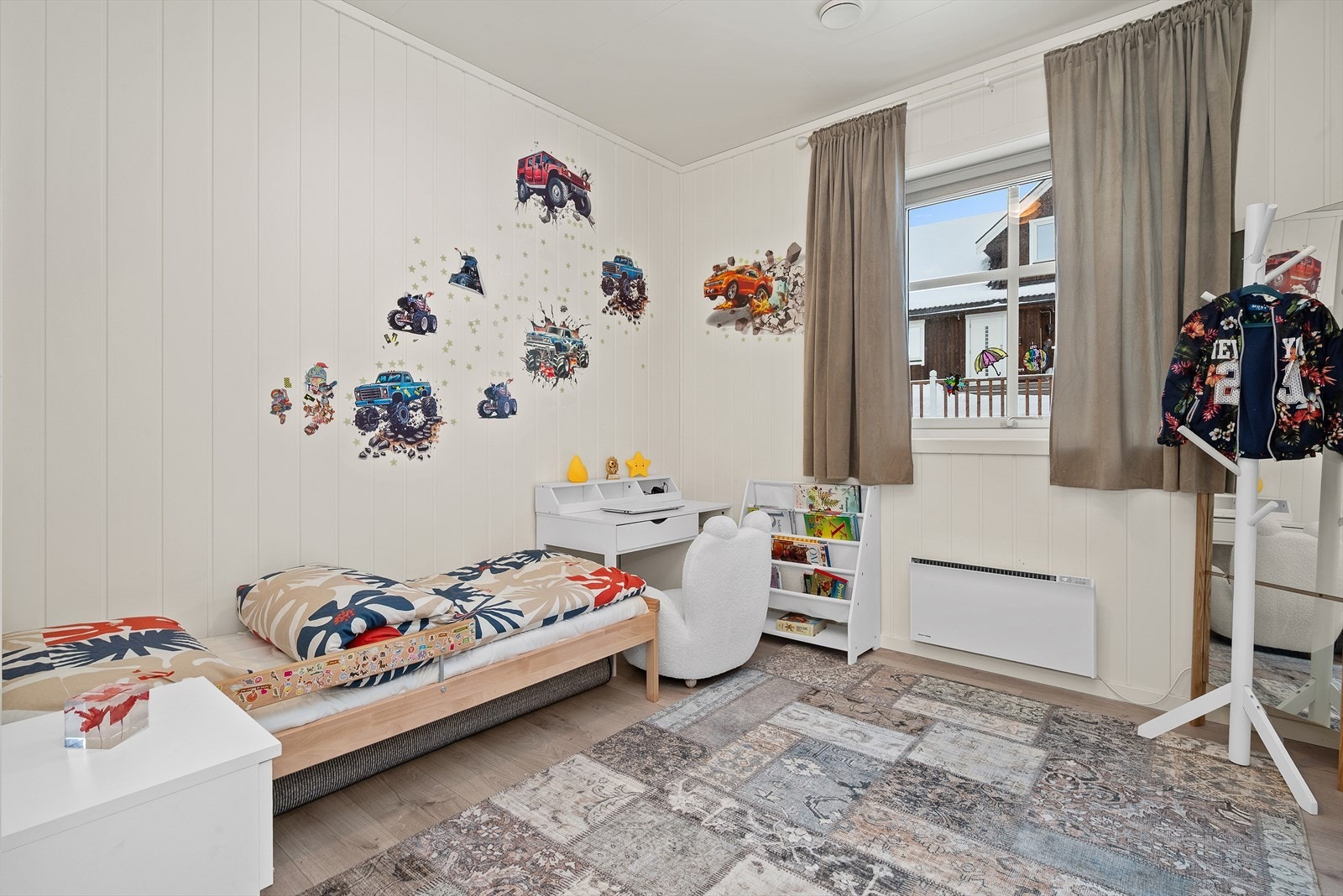 Soverom 1 og 2 i 1. etasje måler ca. 7,5 kvm og 7 kvm. Galleribilde