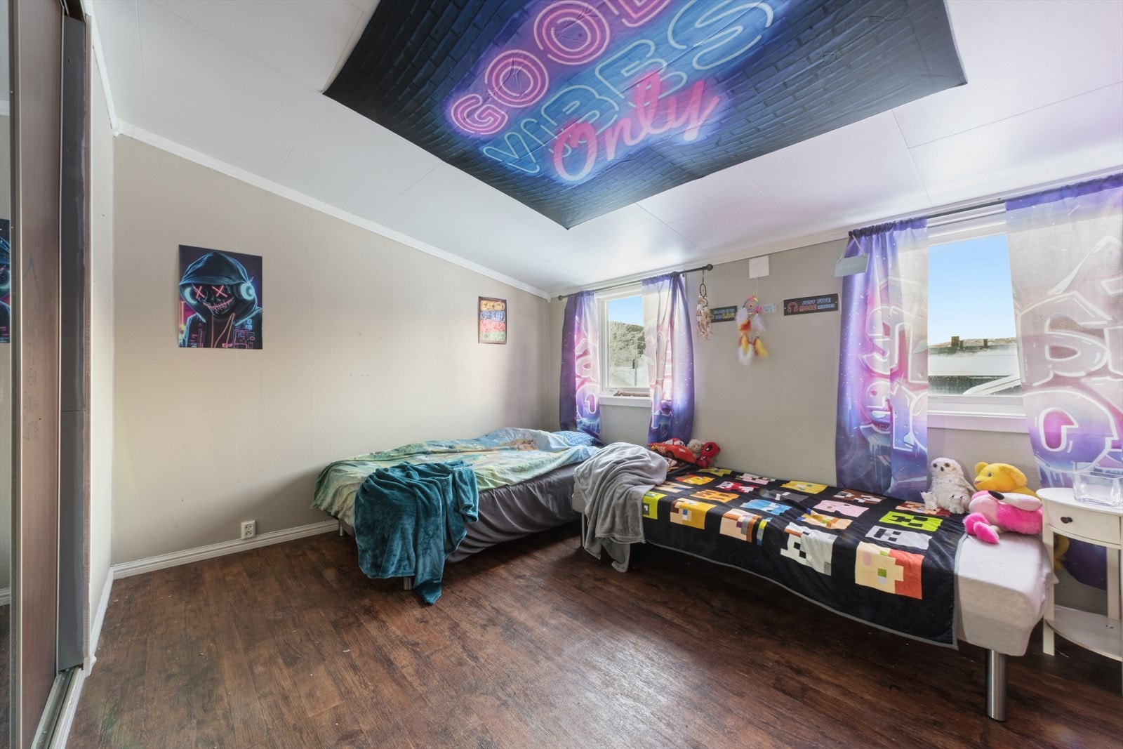 Det største soverommet har skyvedørsgarderobe Galleribilde