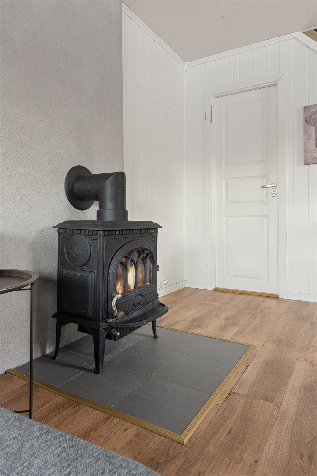 StuerStuen er utstyrt med en vedovn som sørger for ekstra varme og hygge på kalde dager. Galleribilde