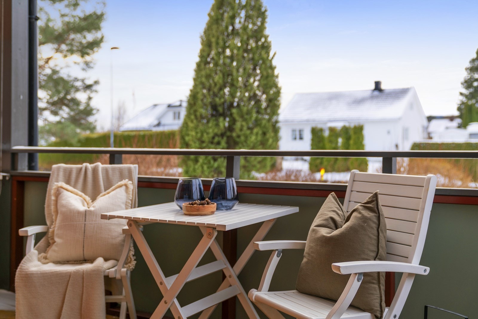 Lys og innbydende 3 (4)-roms endeleilighet i 1. etasje med vestvendt balkong Galleribilde