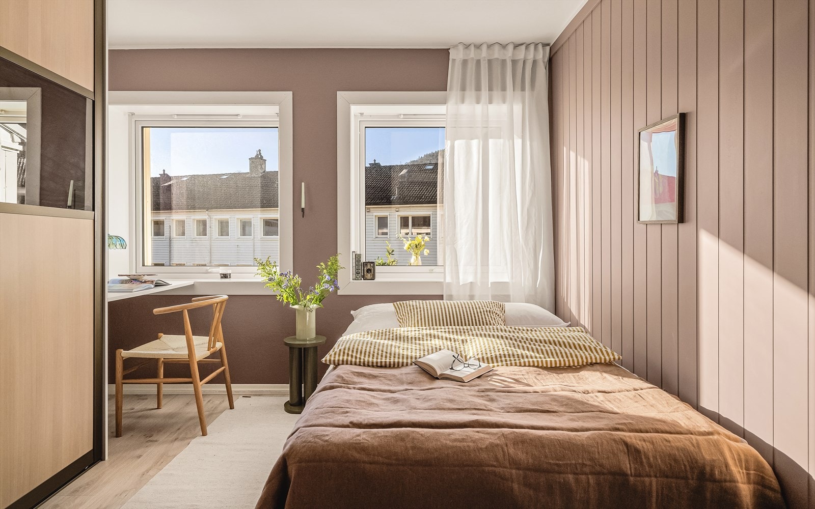 Soverom 2 er også av god størrelse og har utsikt mot vest. Galleribilde