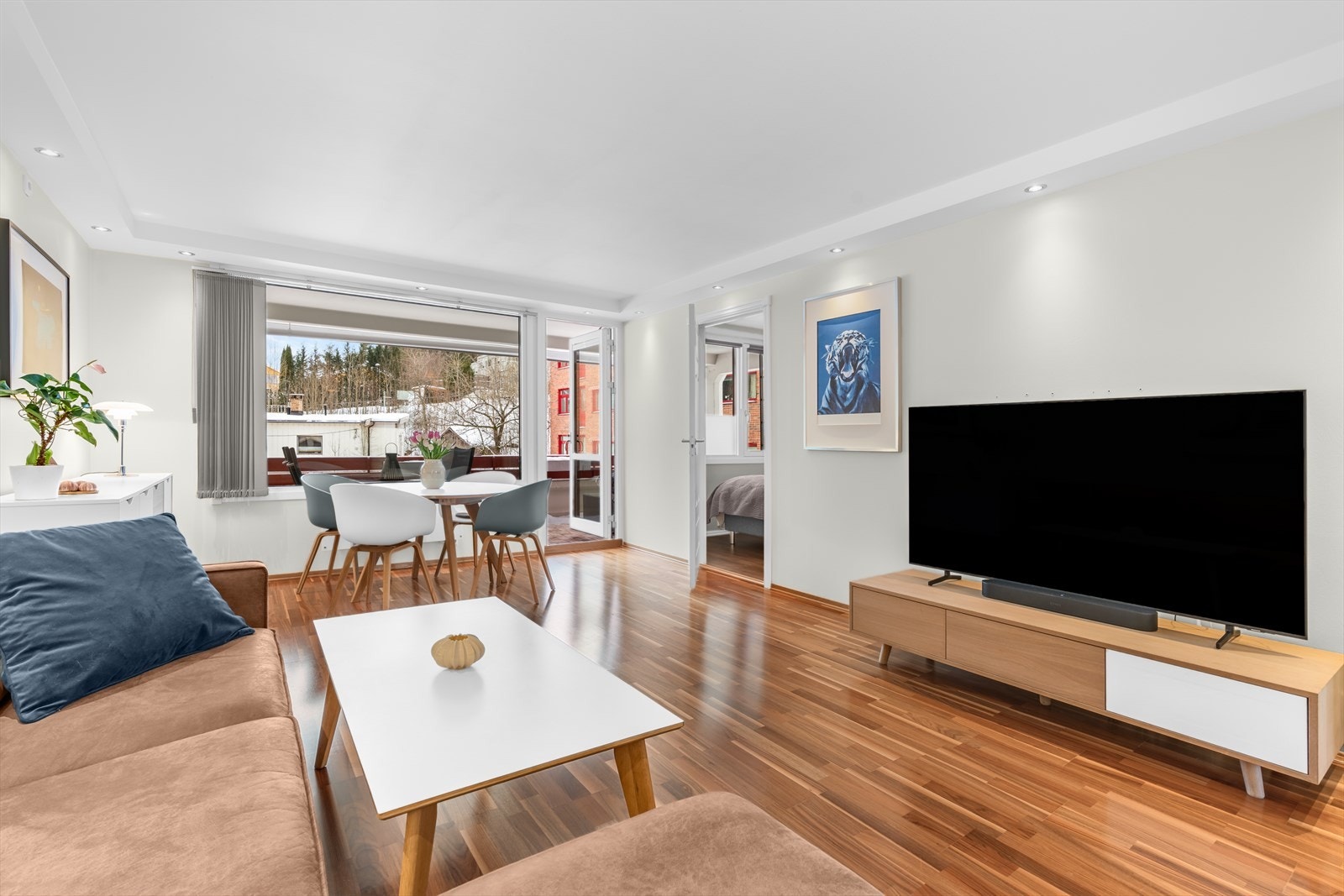 Overflatene i stuen ble sist malt i 2021. Galleribilde