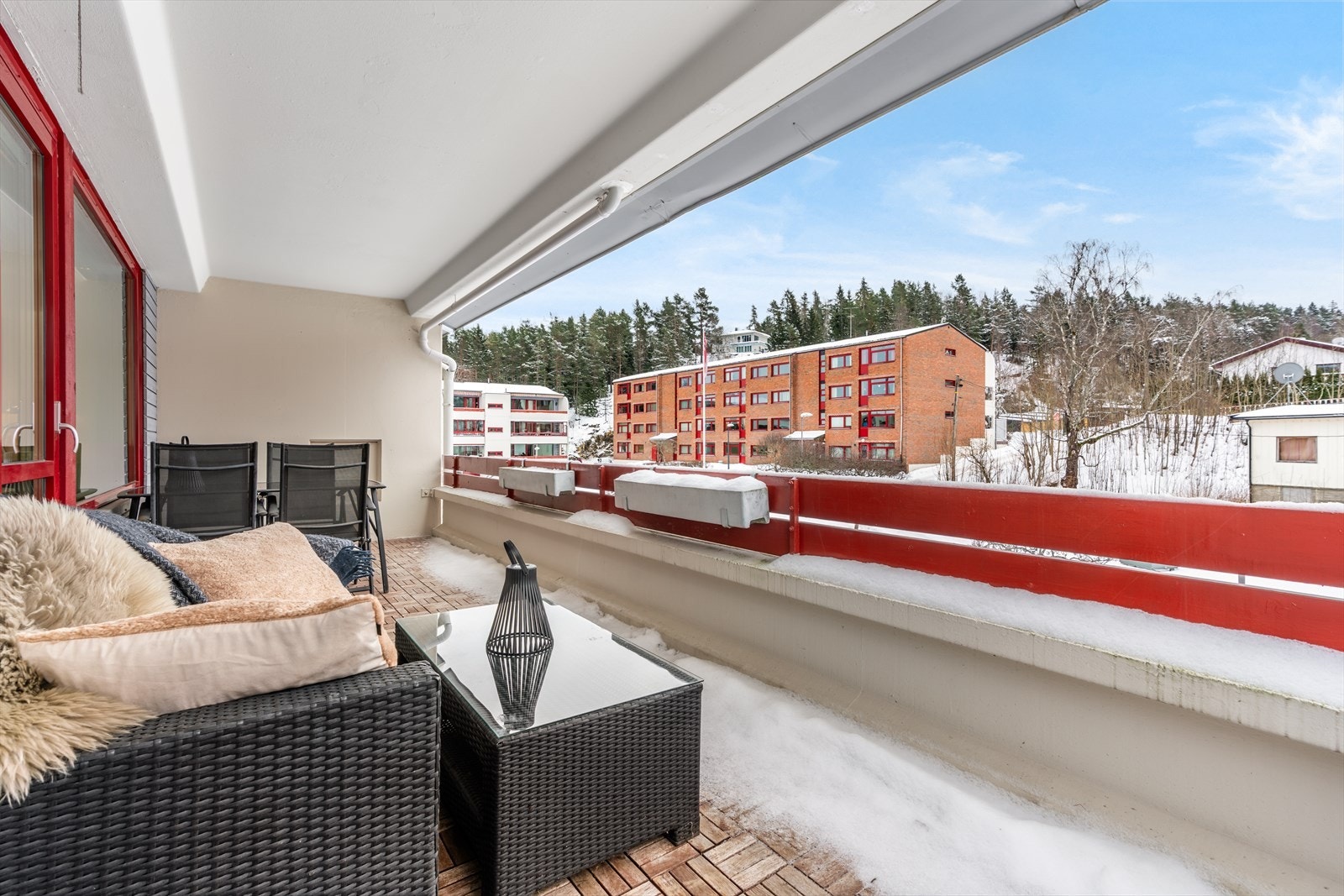 Den åpne beliggenheten gir en fin utsikt over borettslagets grønne fellesområder. Galleribilde