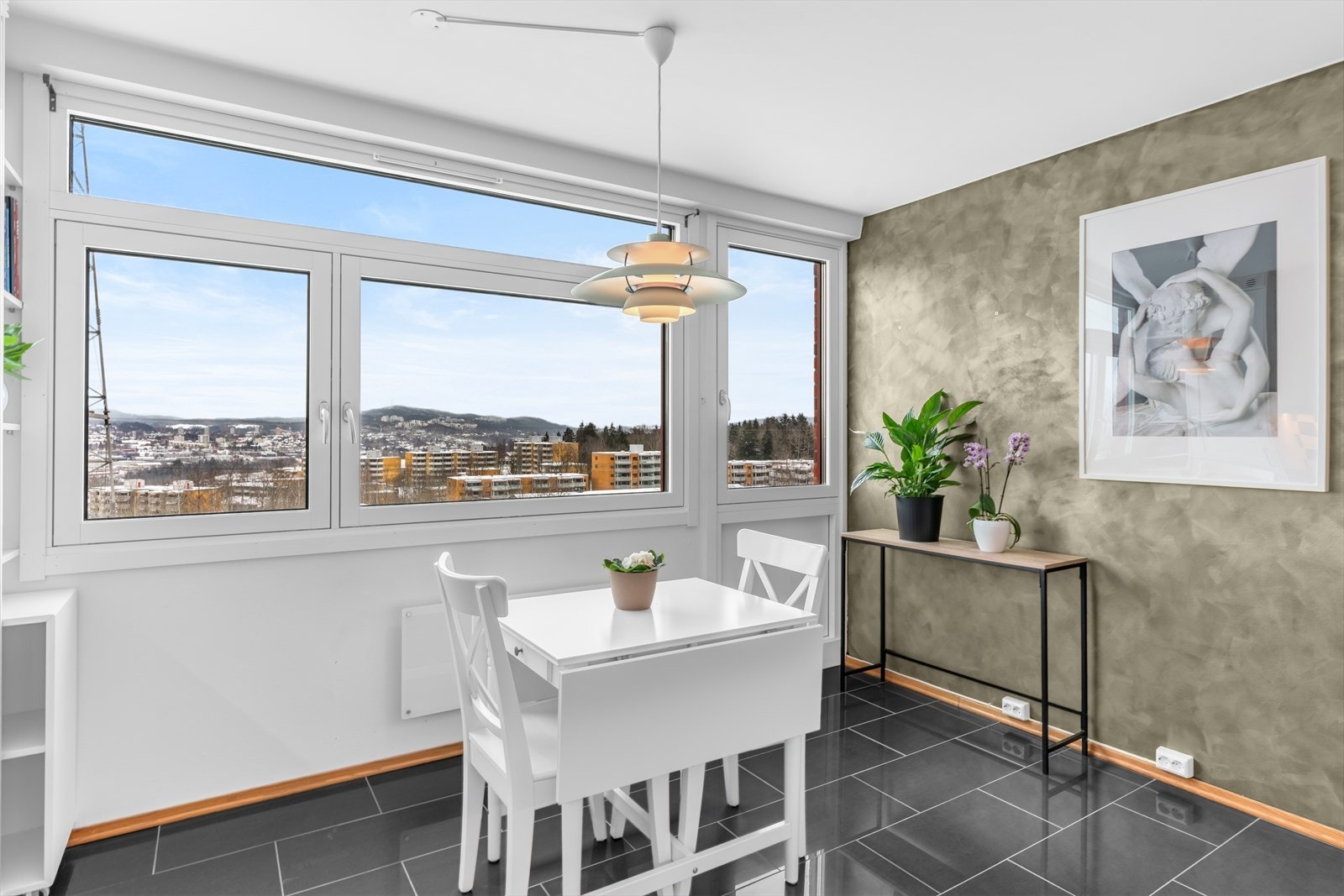 Vinduene fra 2014 er utstyrt med 3-lags isolerglass. Galleribilde