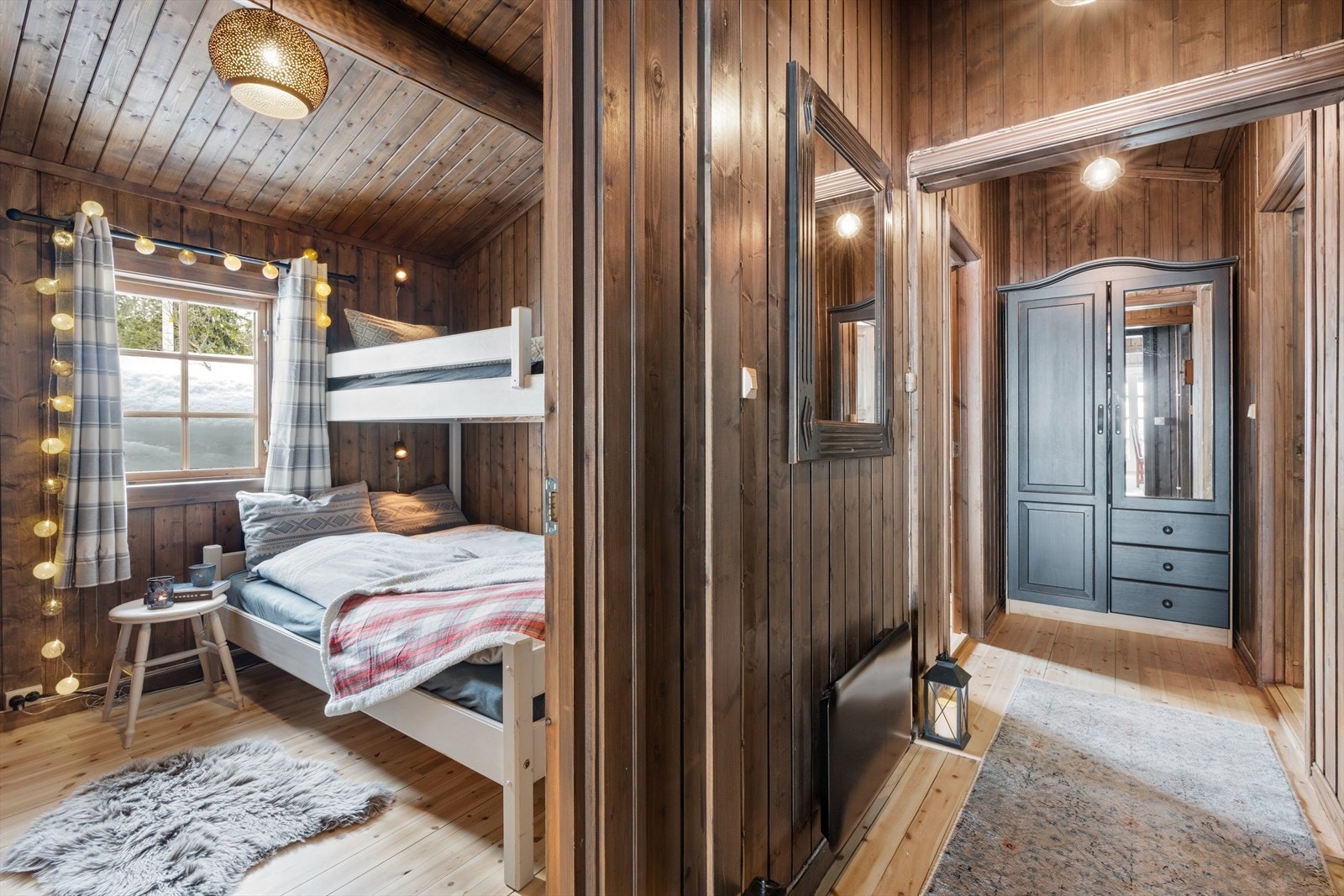 Soverom 1 sett fra gang. Galleribilde