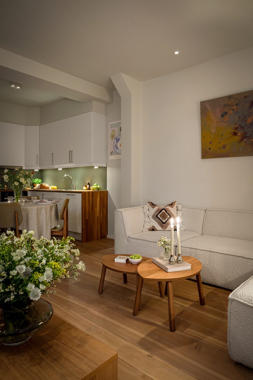 Leiligheten måler 59 kvm (internt bruksareal) og går over 1. etasje og underetasje. Galleribilde