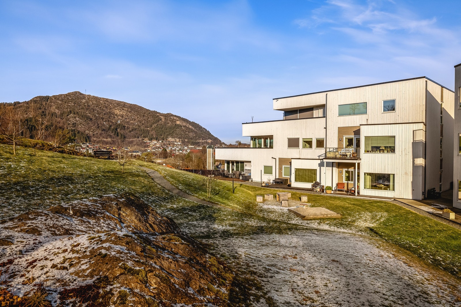 Leiligheten ligger fint til i byggets 1. etasje Galleribilde