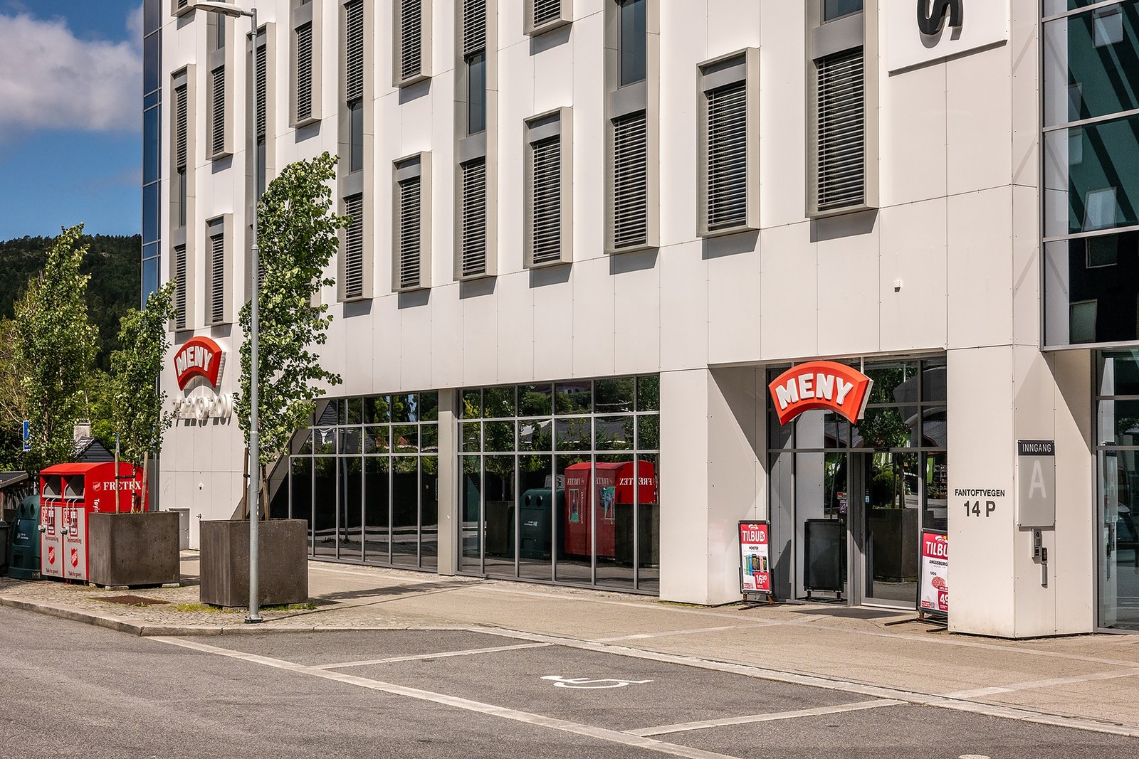 Det er flere dagligvarebutikker i nærområdet Galleribilde