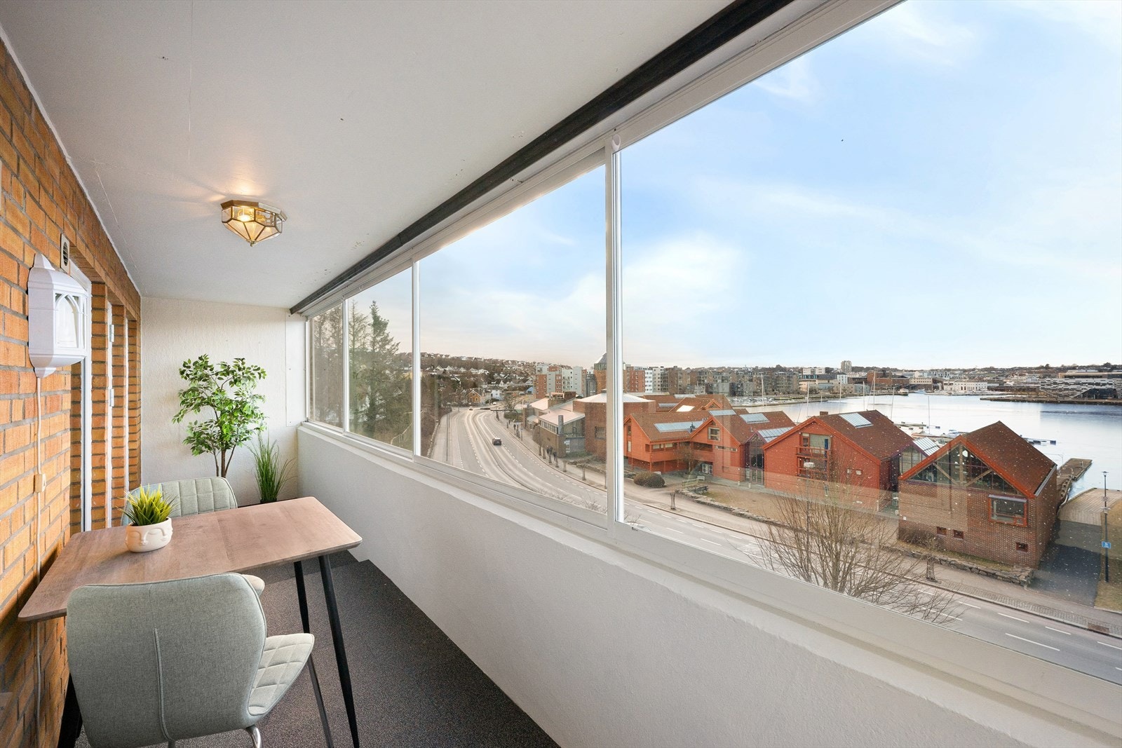 Velkommen til en flott selveierleilighet med nydelig utsikt mot sentrum og Gandsfjorden! Fotograf: Stian Dirdal. Galleribilde