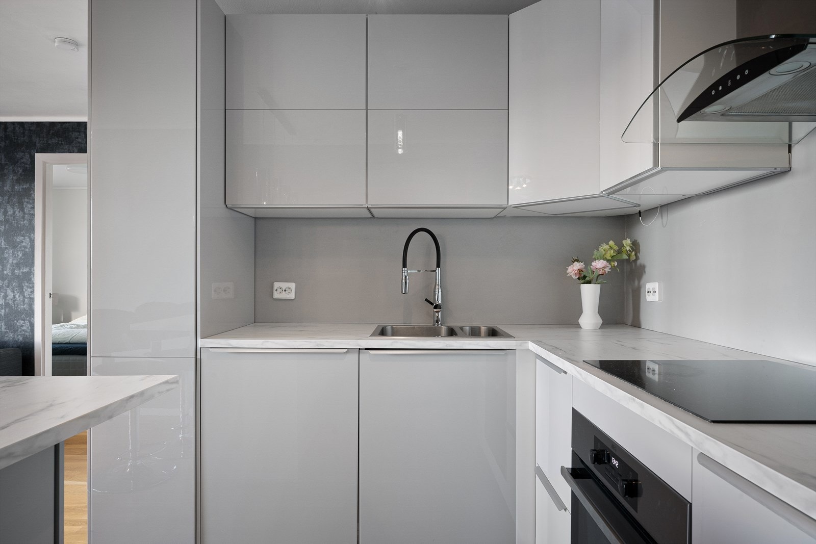 Pene løsninger og mye skapplass på kjøkkenet. Galleribilde