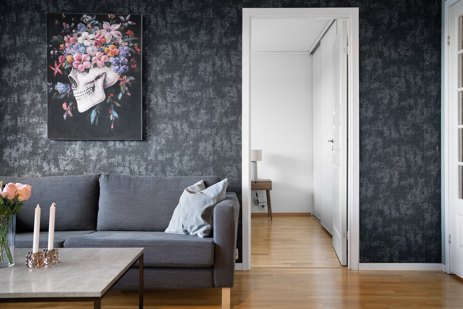 Leiligheten fremstår som pen og gjennomført. Galleribilde