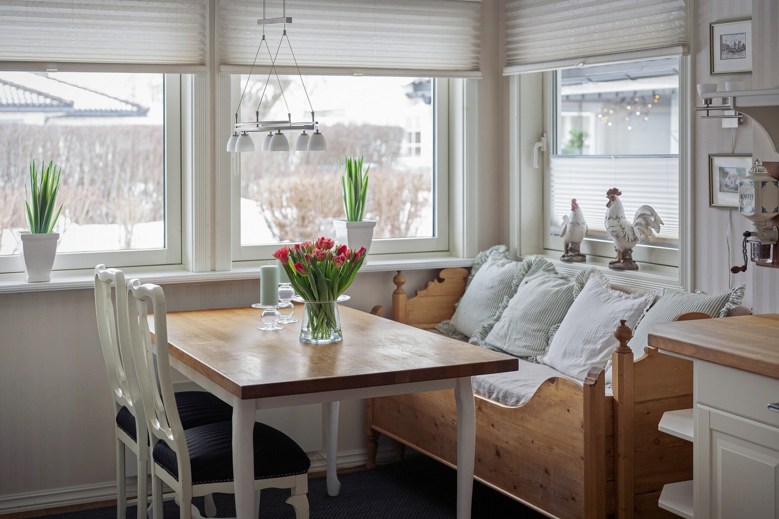 Kjøkkenet oppleves som lyst, luftig og lett å innrede, med naturlig tilknytning til resten av boligens oppholdsrom. Galleribilde