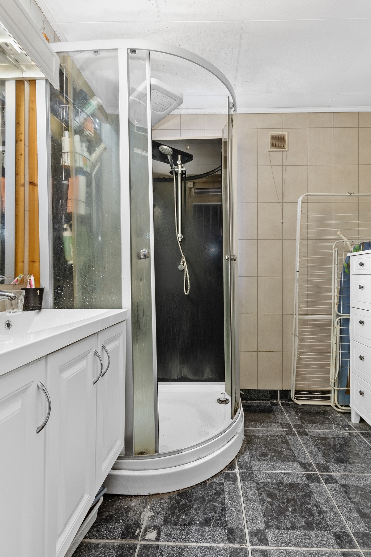 Et av to bad. Galleribilde