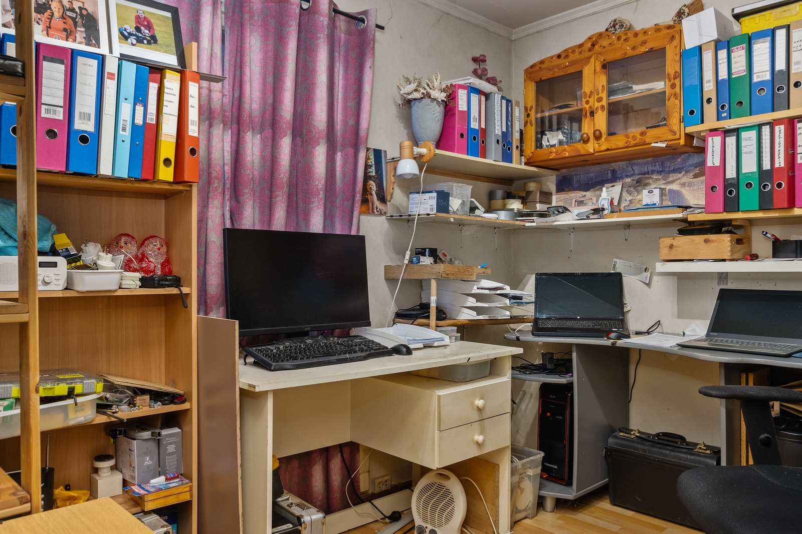 Soverom som benyttes til kontor. Galleribilde