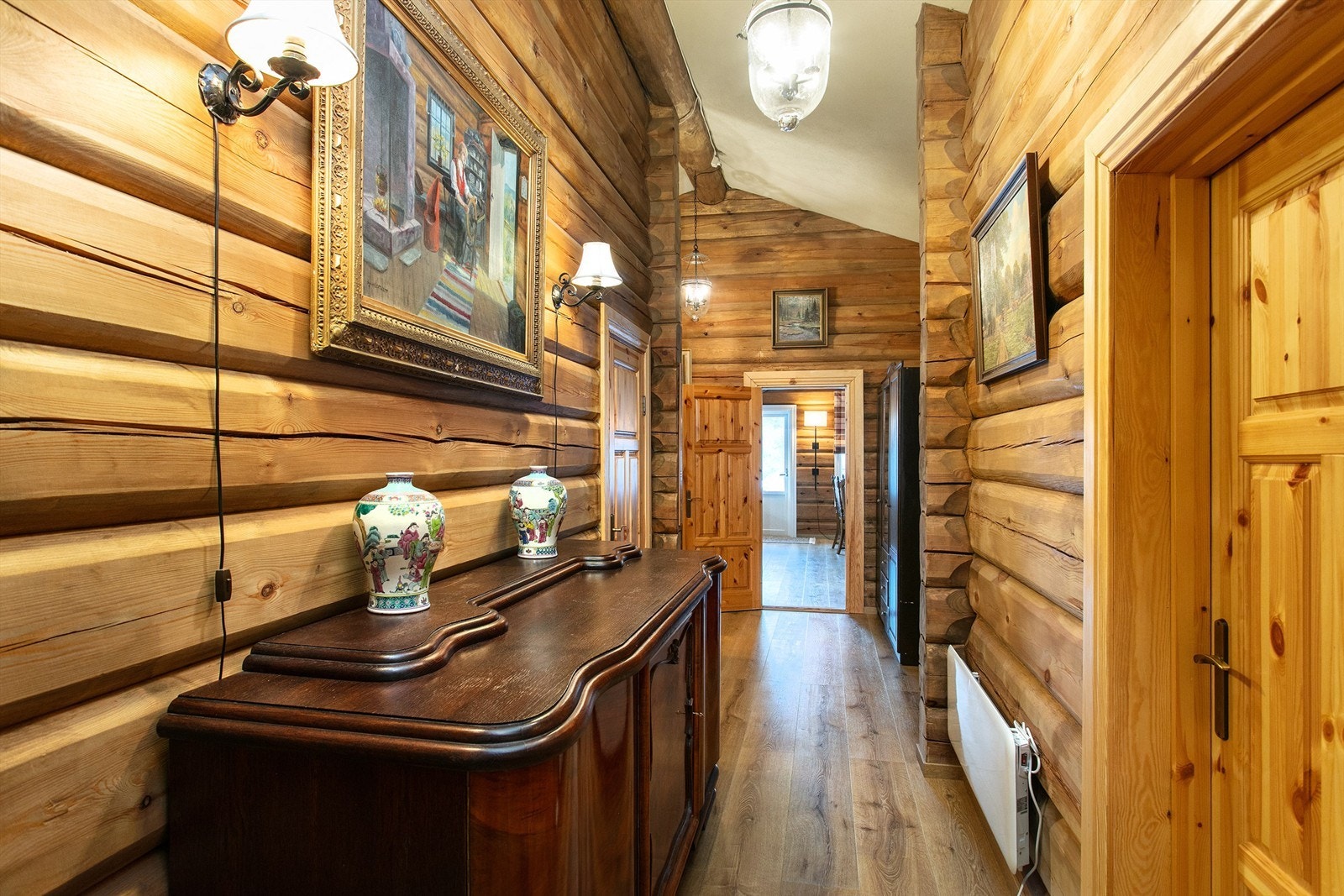 Fra gang mot stue Galleribilde