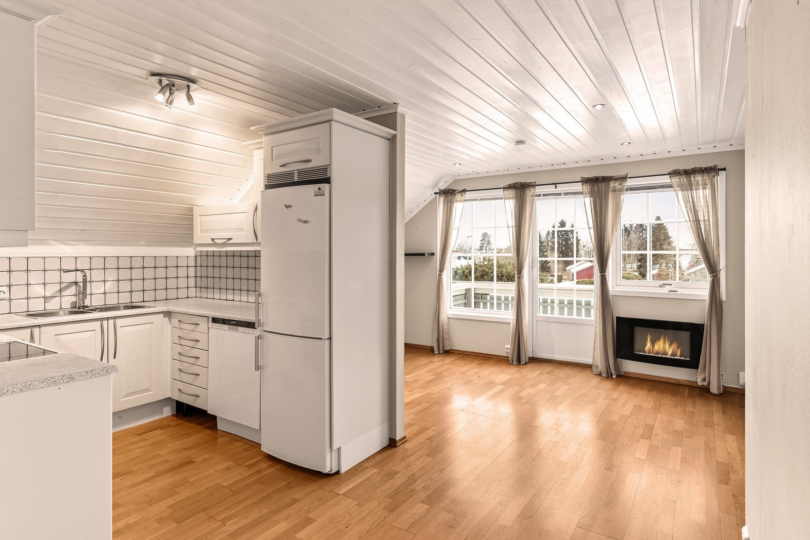 Leiligheten ligger i 2.etg. med vestvendt balkong og inneholder bl.a. 2 soverom Galleribilde