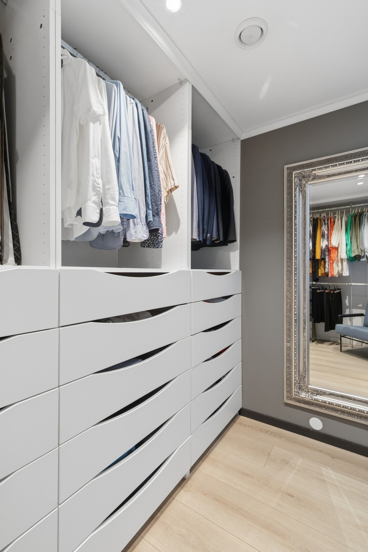Walk-in closet Galleribilde