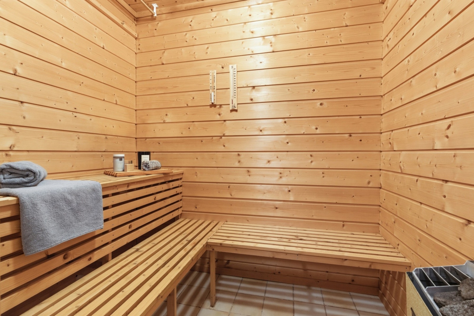 Badstue i tilstøtende rom til baderommet | utgang til hagen bak huset Galleribilde