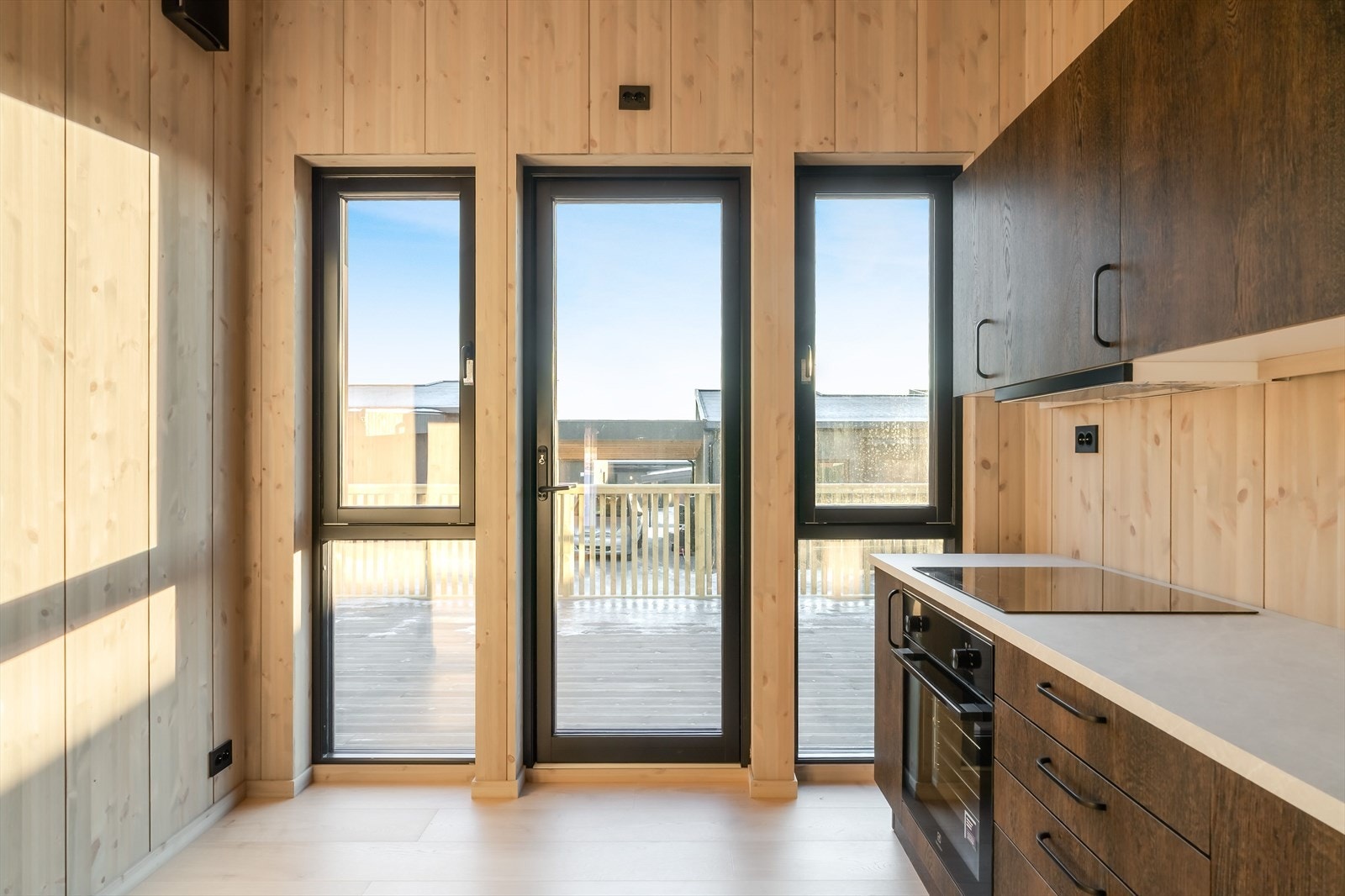 Utgang til stor terrasse. Galleribilde