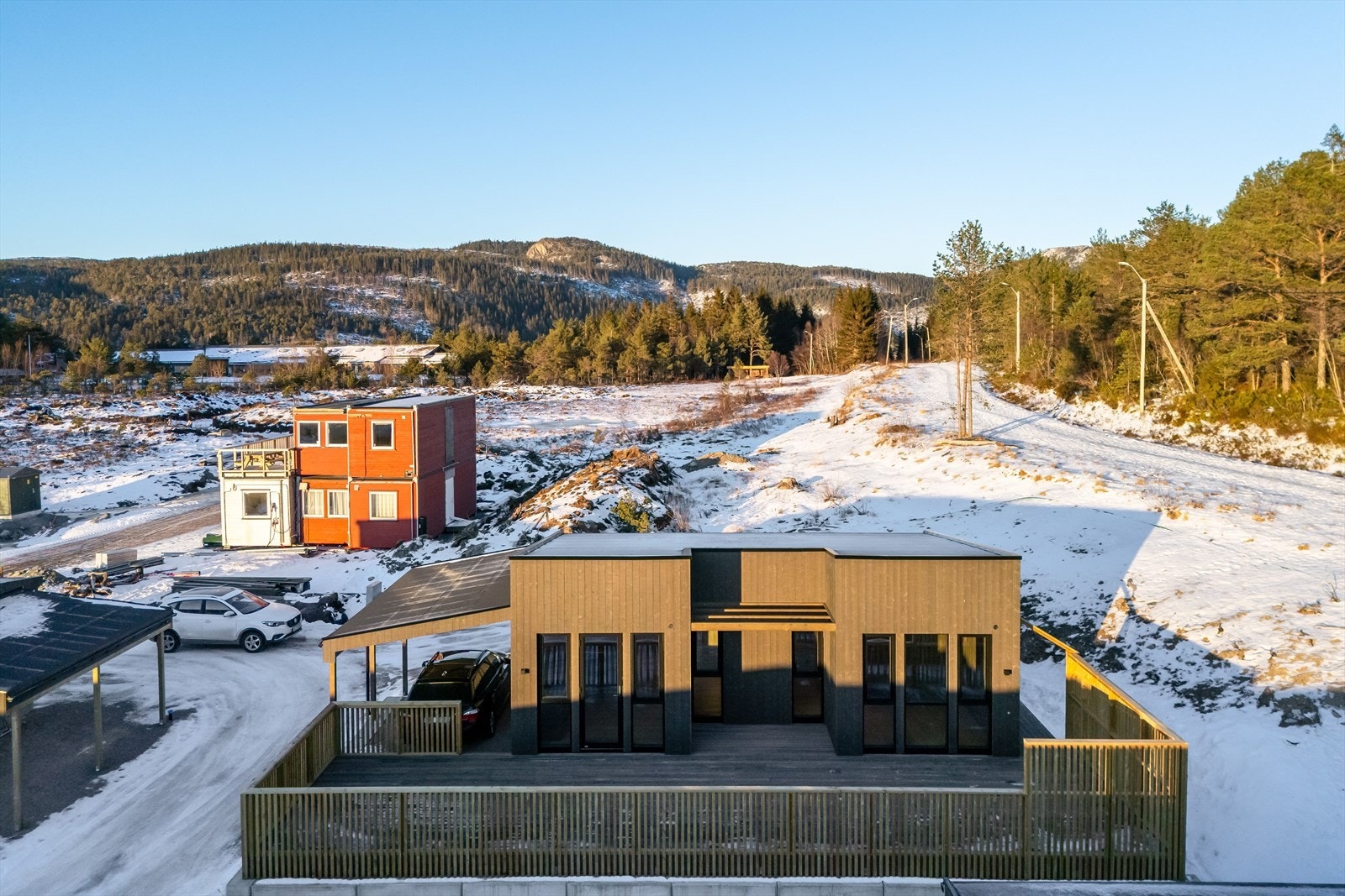 Fra eiendommen er det kort vei til turmuligheter samt Rissa sentrum med sine servicemuligheter. Galleribilde