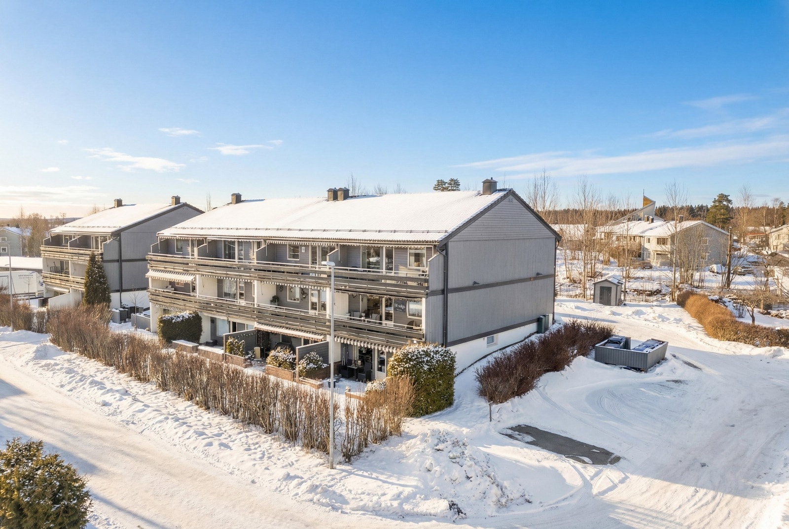 Moderne småhus med tre etasjer i et Rolig nabolag med nærhet til natur og sentrum. Galleribilde