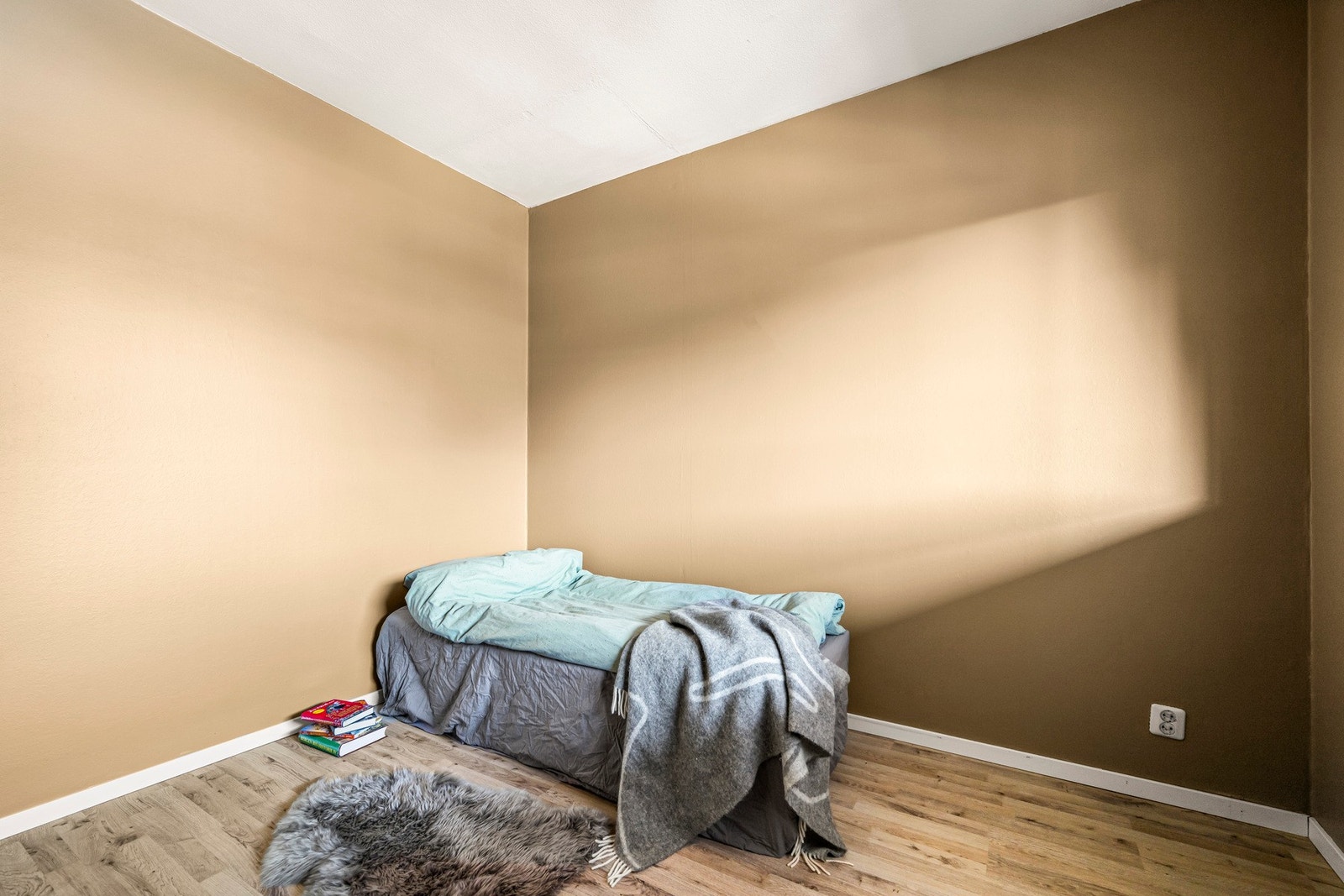 Det andre soverommet har en stor skyvedørsgarderobe og plass til en enkeltseng. Galleribilde