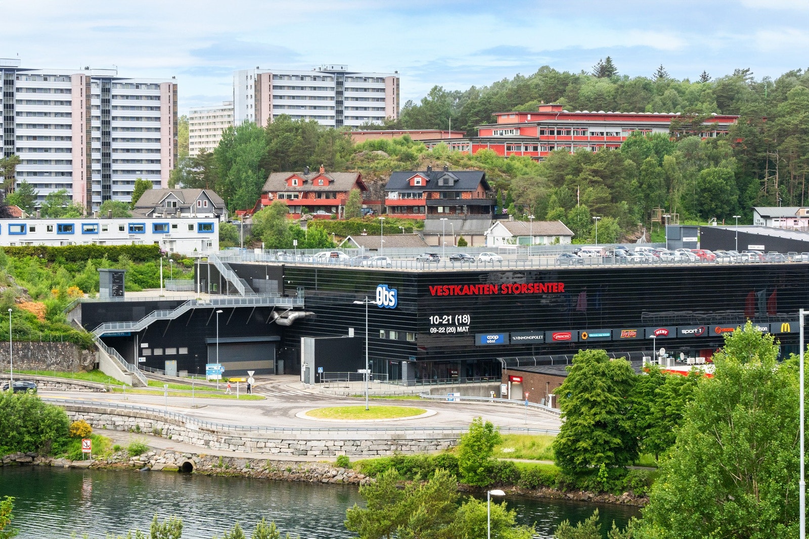 Vestkanten storsenter er kun en liten gåtur unna. Galleribilde